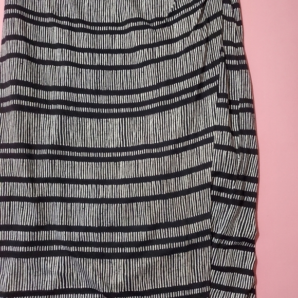 Loft Line Print Design Pattern Knit Black and White Professional Work Sleevless - Picture 2 of 7